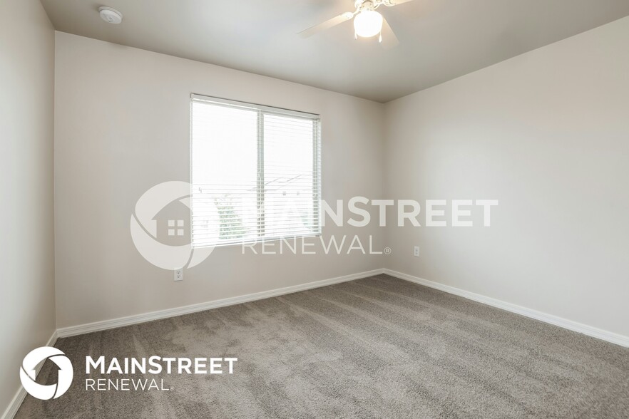 Building Photo - 8285 W Kittiwake Ln