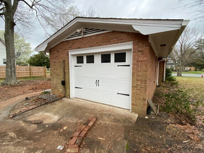 Building Photo - Coming Available July 2025 – Spacious 3BR/...