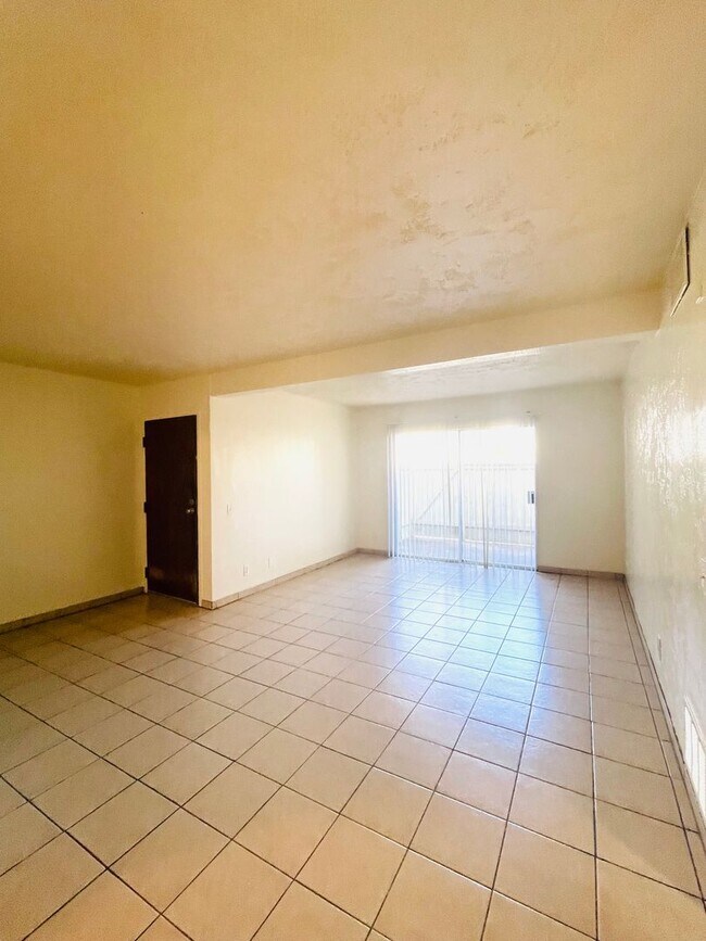 Building Photo - Welcome to this beautiful 3-bedroom, 2-bat...