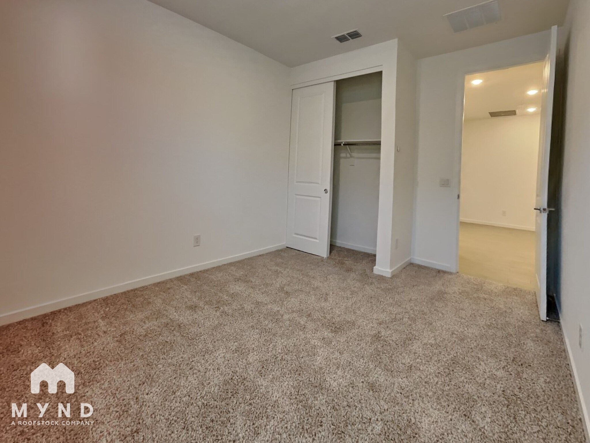 Building Photo - 17335 W Sunnyslope Ln