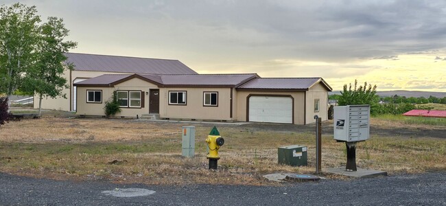 Building Photo - Irrigon Home ready to rent!!