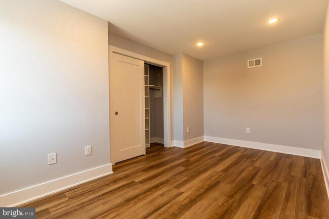 Building Photo - 3965 Lancaster Ave