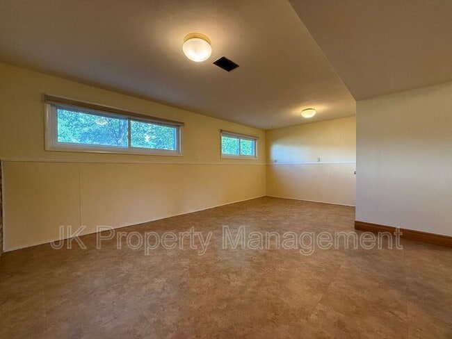 Building Photo - 1015 Carlos Dr