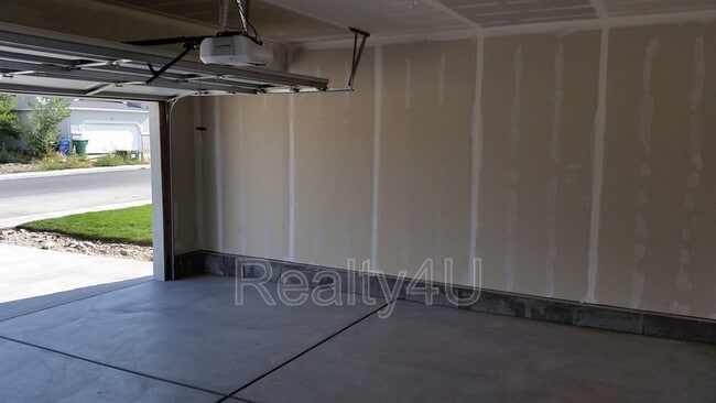 Building Photo - 34 E 300 N