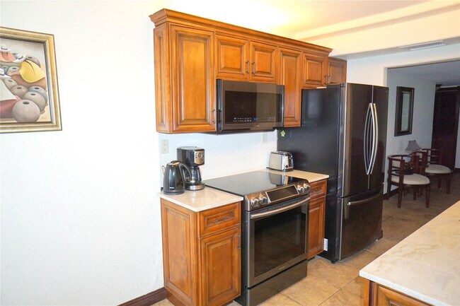 Building Photo - 525 N Ocean Blvd