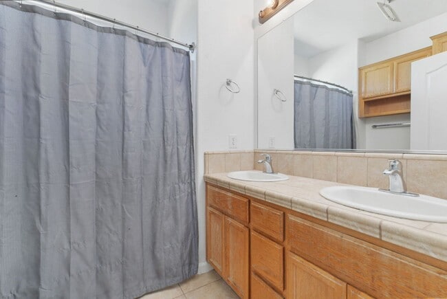 Building Photo - Beautiful 4 Bedroom 3 Bath home in Riverbank