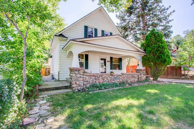 Building Photo - Charming 4BD Victorian near Downtown Color...