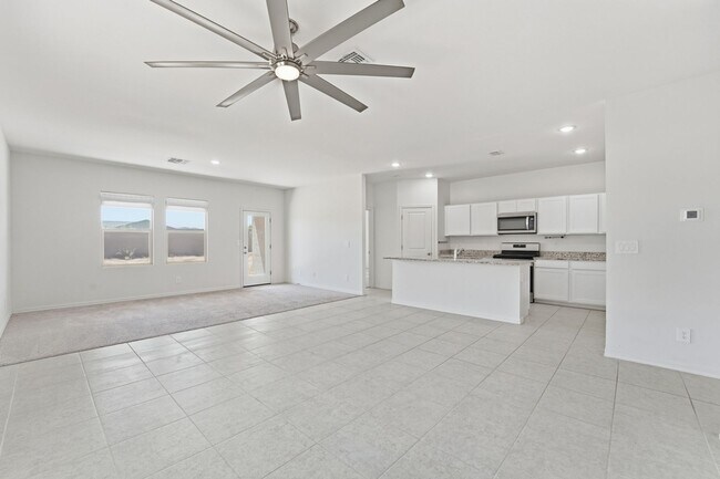 Building Photo - Modern Litchfield Park Home | 4 Bed, RV Gate + Open Kitchen