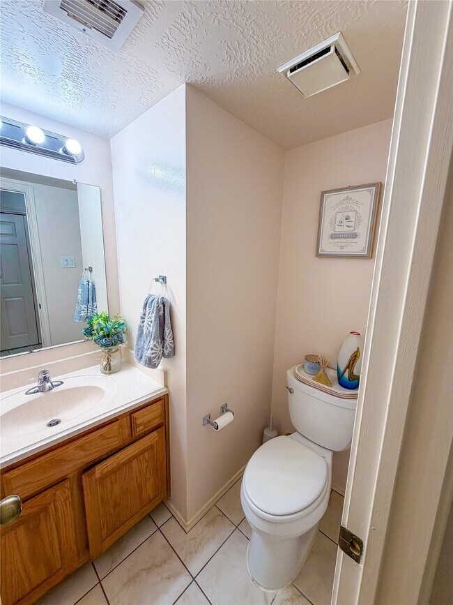 Building Photo - 13422 Blackbird Dr