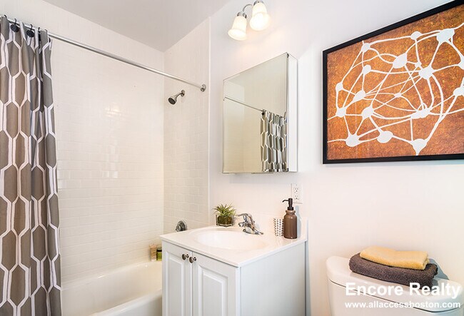 Building Photo - 107 Sherman Rd