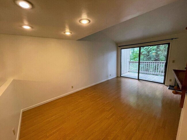Building Photo - 2 br, 1.5 bath House - 138 Treehill Loop