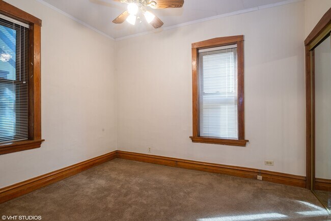 Building Photo - 1723 W Balmoral Ave
