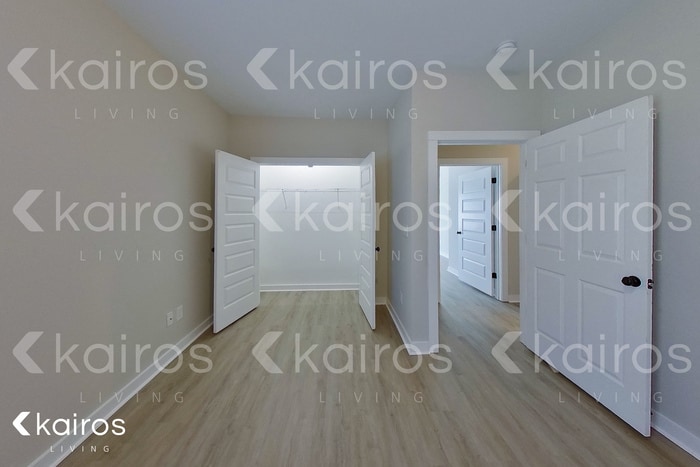 Building Photo - 8022 Shadesbrook Dr