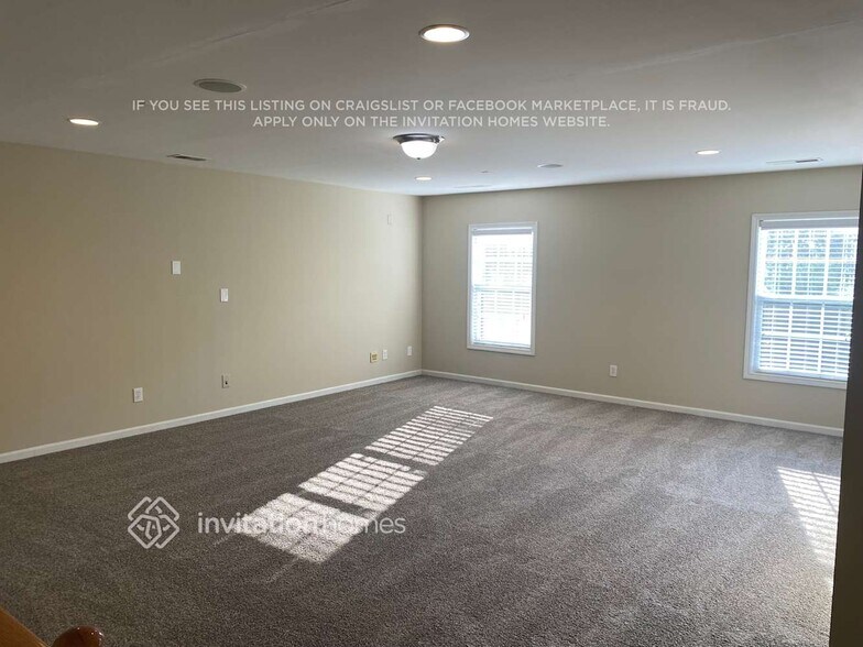 Building Photo - 4001 Sedgewick Rd
