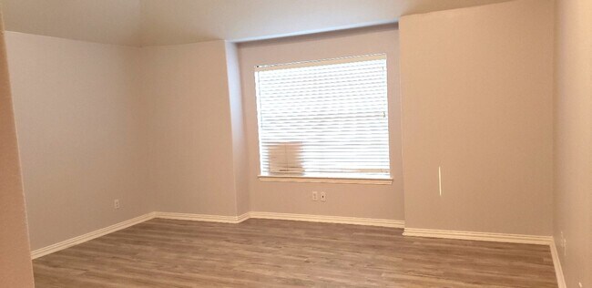 Building Photo - 3304 Twp Grove Ln