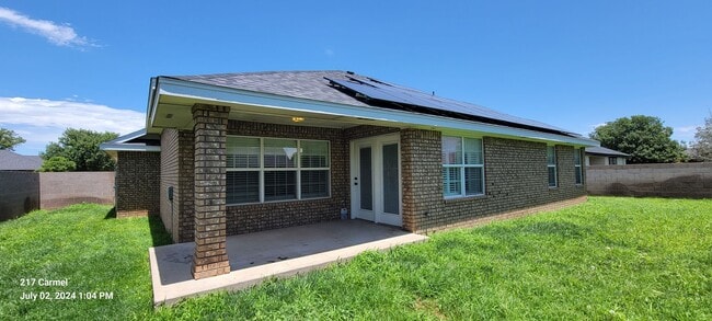 Building Photo - IMPRESSIVE LARGE HOME IN NORTHEAST CLOVIS