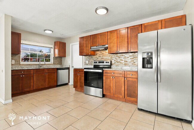 Building Photo - Comfortable 3-Bedroom Home in St. Petersburg