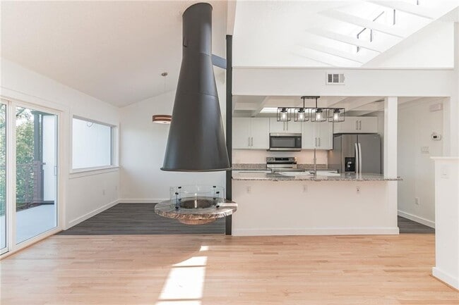 Building Photo - 2200 Trailside Dr