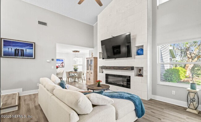 Building Photo - 117 Island Dr