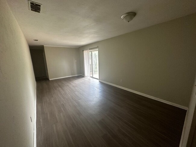Building Photo - 2359 Claremont Ln