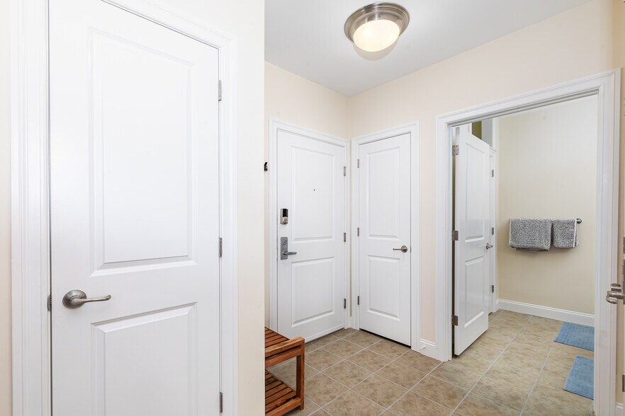 Building Photo - 4 Harvest Dr