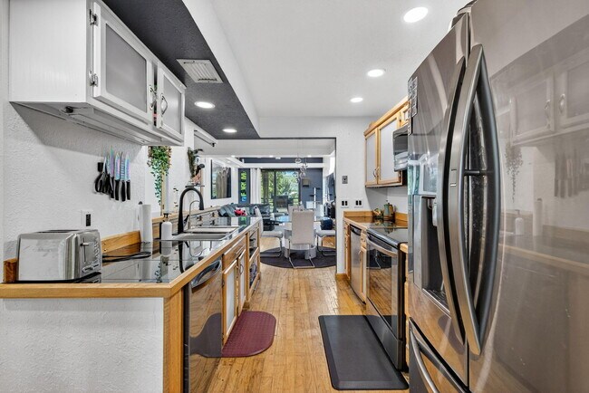 Building Photo - 4491 Crystal Lake Dr