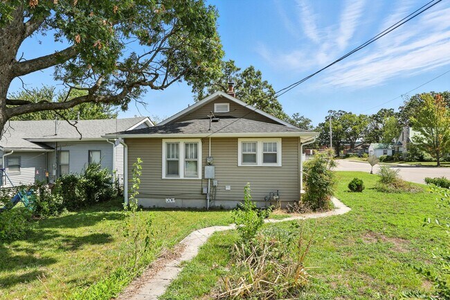 Building Photo - 2 Bedroom Fully Furnished Short-Term Rental – Joplin, MO