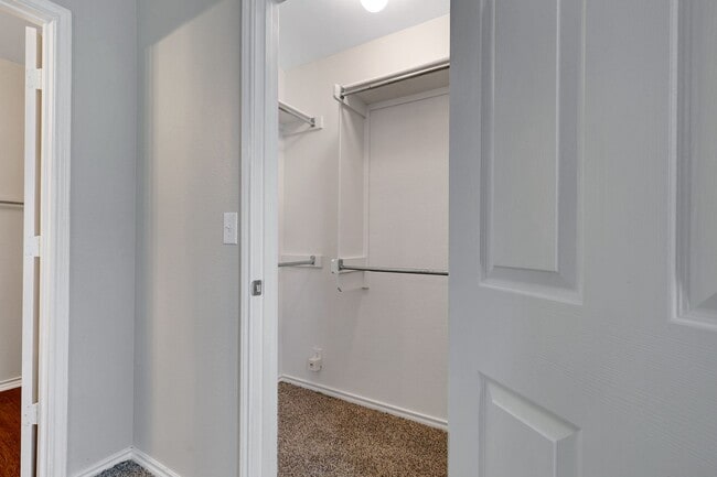 Building Photo - Recently updated 3 bedroom townhome