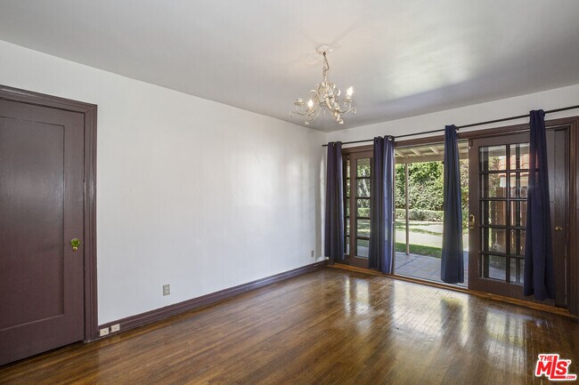 Building Photo - 131 N Citrus Ave