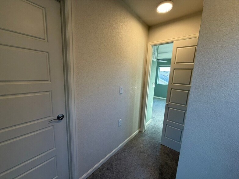 Building Photo - 727 Widgeon Cir