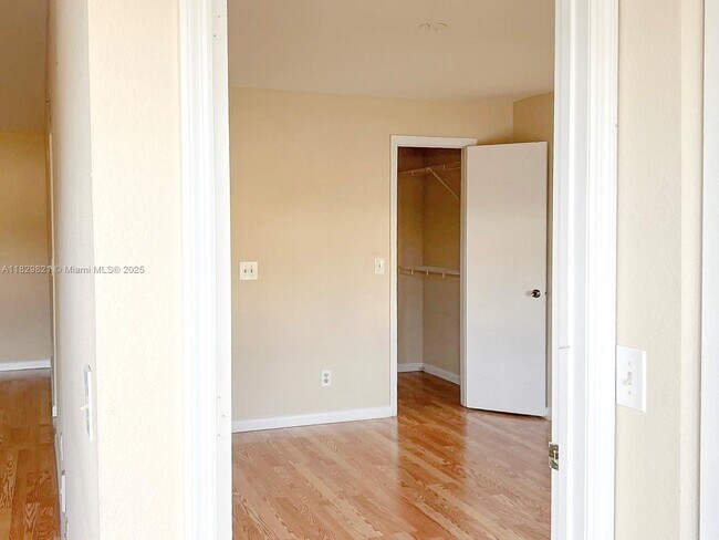 Building Photo - 12400 Vista Isles Dr
