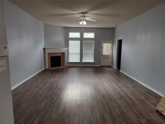 Primary Photo - 14123 Curry Creek Ln