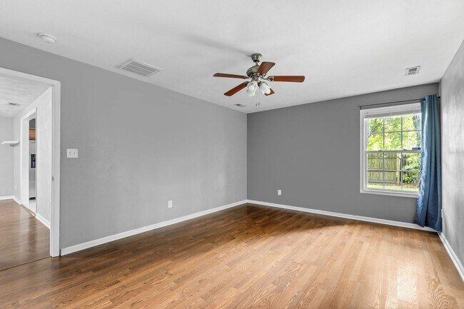 Building Photo - Stylish 3BR/2BA Single-Level Living in Nor...