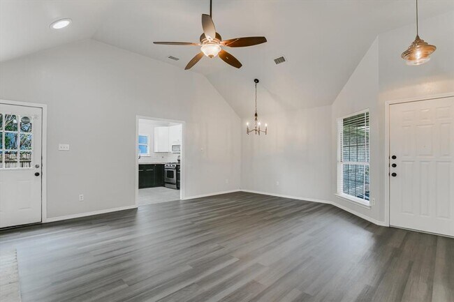 Building Photo - 501 Maple Run Dr