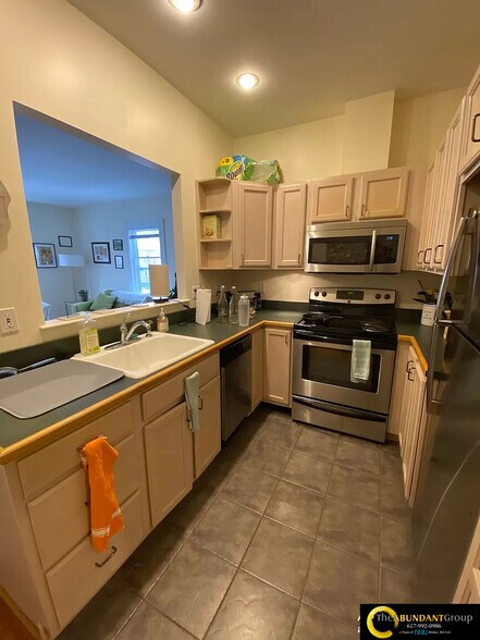 Building Photo - 17 Centre St