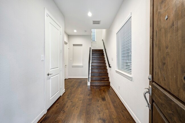 Building Photo - 5932 Petty St