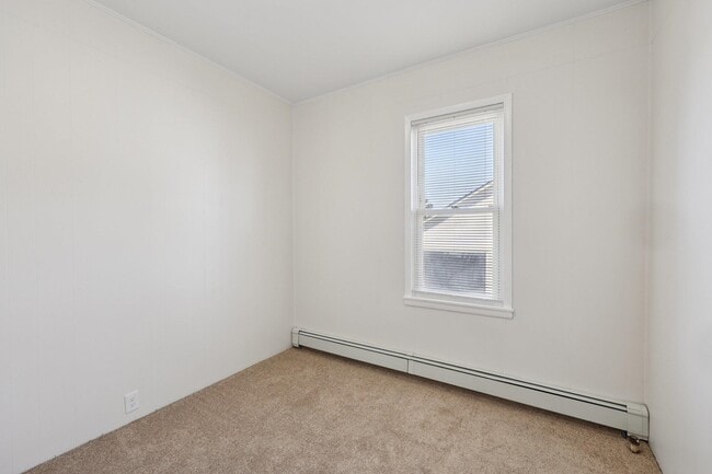 Building Photo - 153 Banta Ave