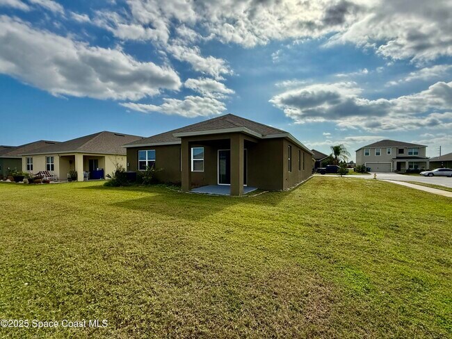 Building Photo - 135 Sorrento Dr