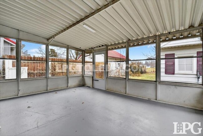 Building Photo - 1665 Burgoyne Dr