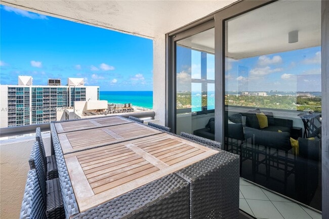 Building Photo - 2555 Collins Ave