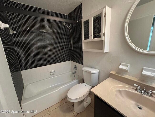 Building Photo - 310 Taylor Ave