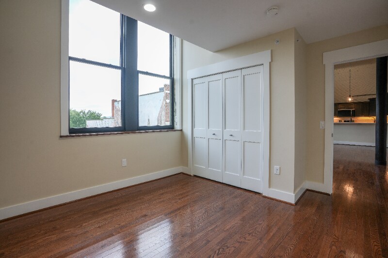 Building Photo - 1406 11th Ave