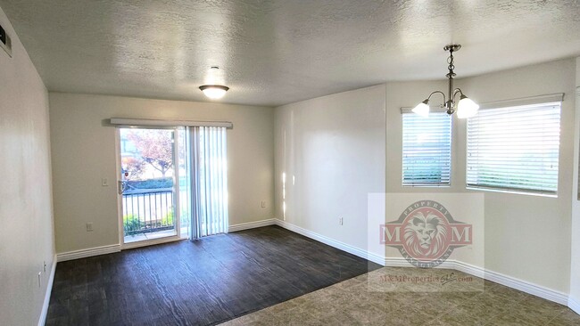Building Photo - Great 3 Bed 2 Bath Sandy Condo!!