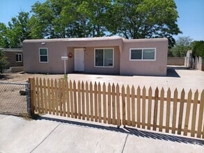 Building Photo - 3 Bedroom, 1 Bath Home Located in NE ABQ! ...