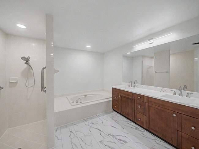 Building Photo - 303 Leeward Dr