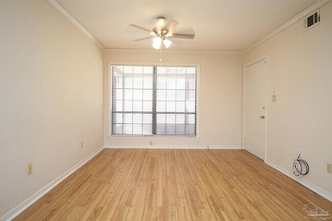 Building Photo - 2375 Sugartree Ave