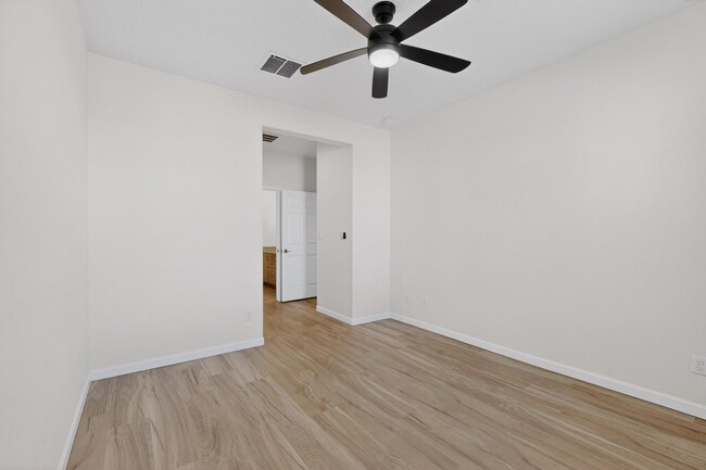 Building Photo - 4 Avenida Vista Esquisita