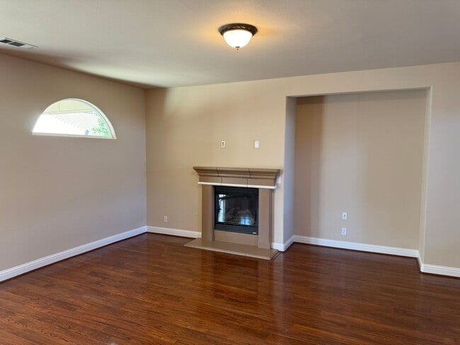 Building Photo - $4795 - Beautiful 5 Bedroom 3 Bath Home wi...
