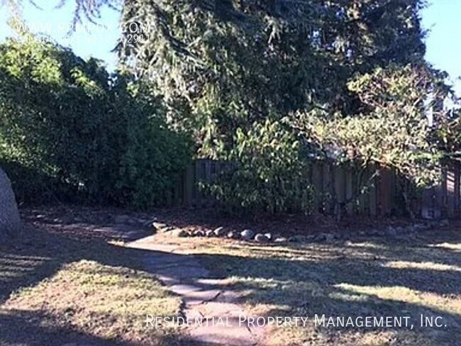 Building Photo - NE Portland Cottage with Additional Climat...