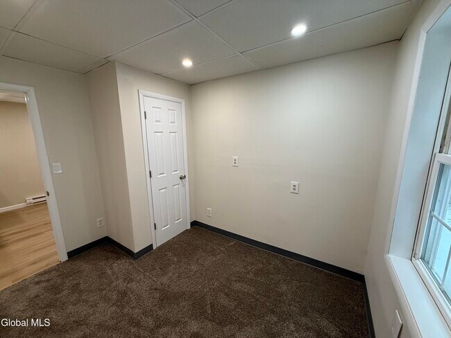 Building Photo - 734 Hudson Ave